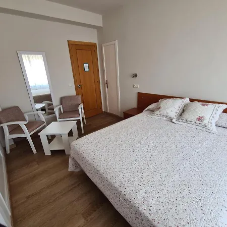 Hostal Playa Atlantica Konukevi